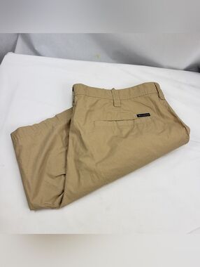 Columbia Classic Khaki Shorts Men's Size 42
